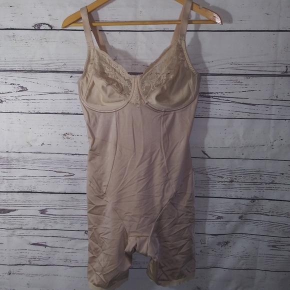 Maidenform 38D Shapewear - Picture 2 of 5